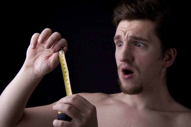 man measured cock before increasing pump